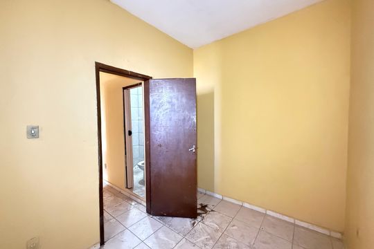 Quarto 2 de casa para alugar com 2 quartos, 50m² em Camargos, Belo Horizonte