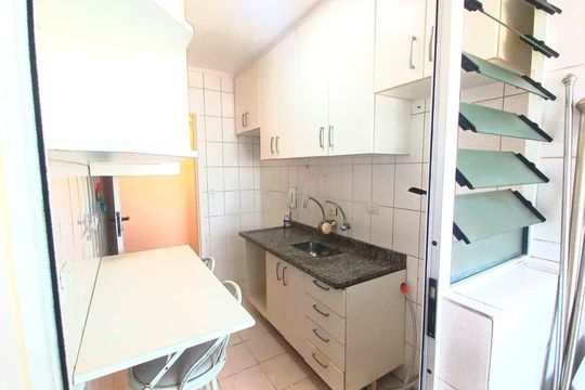 Cozinha de apartamento para alugar com 2 quartos, 62m² em Vila Gumercindo, São Paulo