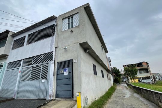 Fachada+Placa de casa à venda com 1 quarto, 44m² em Jardim das Camelias, São Paulo