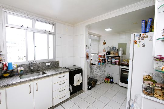 Cozinha de apartamento para alugar com 4 quartos, 218m² em Grajaú, Belo Horizonte