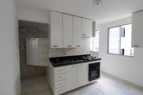 Cozinha de apartamento à venda com 2 quartos, 48m² em Jardim Raposo Tavares, São Paulo