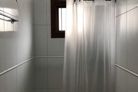 Banheiro de casa à venda com 2 quartos, 121m² em Aberta dos Morros, Porto Alegre