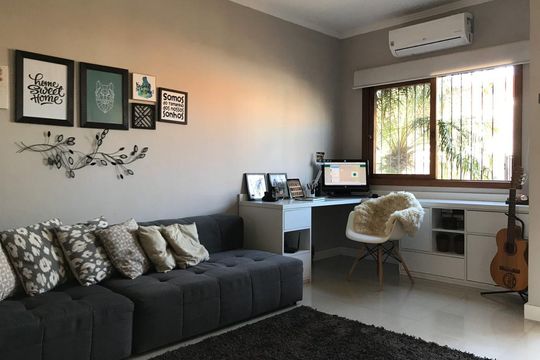 Sala de casa à venda com 2 quartos, 121m² em Aberta dos Morros, Porto Alegre