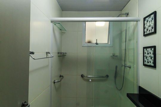Banheiro social de apartamento à venda com 3 quartos, 63m² em Alto do Pari, São Paulo