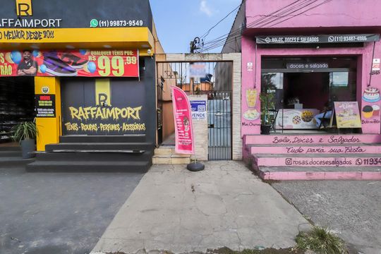 Fachada de casa à venda com 2 quartos, 240m² em Parque Guarani, São Paulo