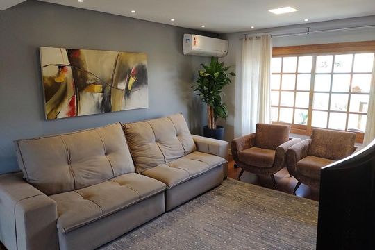 Casa à venda com 3 quartos, 350m² em Espírito Santo, Porto Alegre