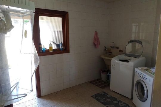 Área de serviço de casa à venda com 3 quartos, 350m² em Espírito Santo, Porto Alegre