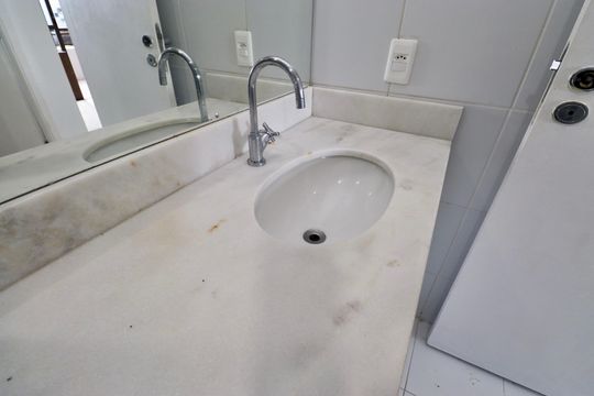 Banheiro de apartamento para alugar com 1 quarto, 53m² em Alphaville I, Salvador