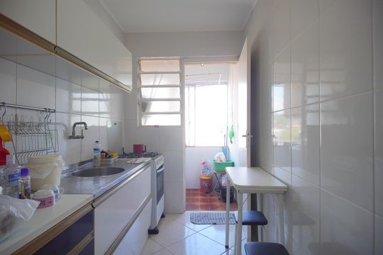 Cozinha de apartamento à venda com 1 quarto, 42m² em Cristo Rei, São Leopoldo