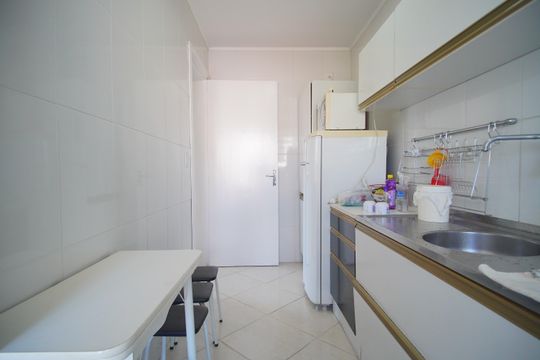 Cozinha de apartamento à venda com 1 quarto, 42m² em Cristo Rei, São Leopoldo