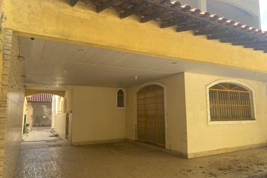 Área externa de casa para alugar com 3 quartos, 390m² em Campo Grande, Rio de Janeiro