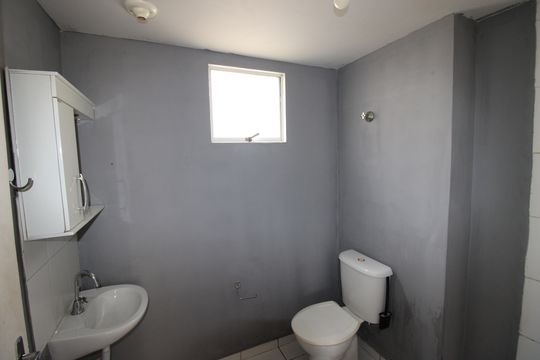 Banheiro de apartamento para alugar com 2 quartos, 45m² em Conjunto Residencial José Bonifácio, São Paulo