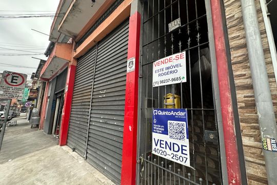 Fachada de casa à venda com 2 quartos, 150m² em Parque Imperial, Barueri