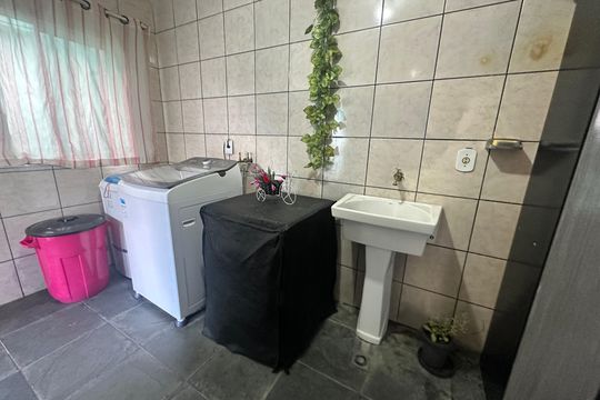 Área de Serviço de casa à venda com 3 quartos, 323m² em Jardim Belval, Barueri
