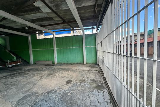 Garagem de casa à venda com 3 quartos, 323m² em Jardim Belval, Barueri