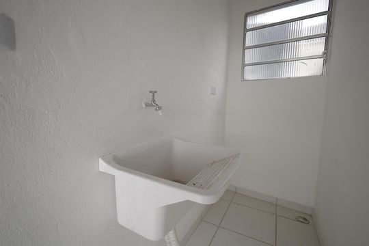 Área de Serviço de casa para alugar com 1 quarto, 70m² em Jardim do Estádio, Santo André