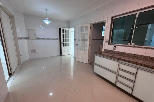 Cozinha de casa de condomínio à venda com 6 quartos, 580m² em Recreio dos Bandeirantes, Rio de Janeiro