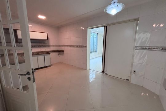 Cozinha de casa de condomínio à venda com 6 quartos, 580m² em Recreio dos Bandeirantes, Rio de Janeiro