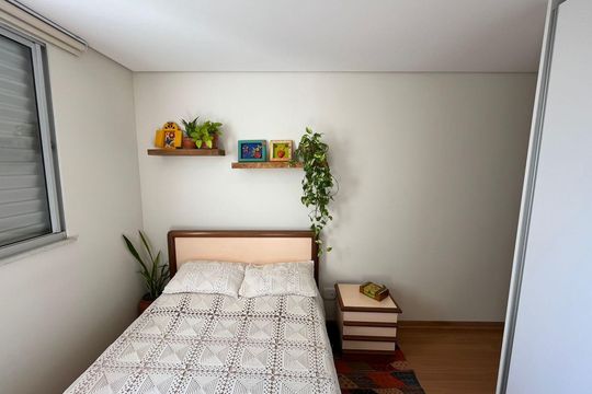 Quarto de apartamento à venda com 2 quartos, 135m² em Carmo, Belo Horizonte