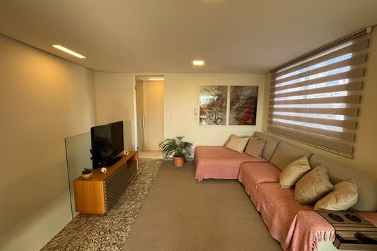 Sala de TV de apartamento à venda com 2 quartos, 135m² em Carmo, Belo Horizonte