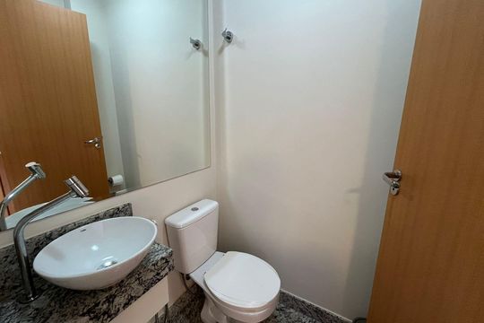 Banheiro de apartamento à venda com 2 quartos, 135m² em Carmo, Belo Horizonte