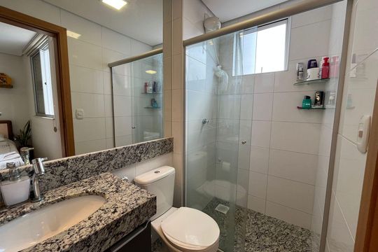 Banheiro de apartamento à venda com 2 quartos, 135m² em Carmo, Belo Horizonte