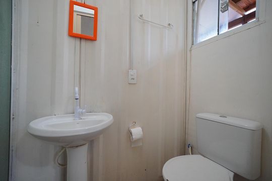 Banheiro de casa para alugar com 1 quarto, 55m² em Rio Tavares, Florianópolis