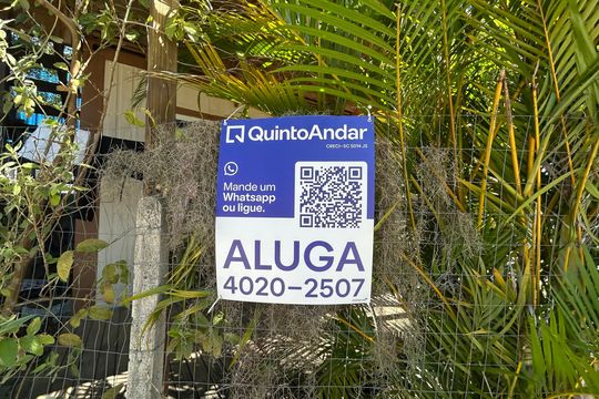 Placa  de casa para alugar com 1 quarto, 55m² em Rio Tavares, Florianópolis