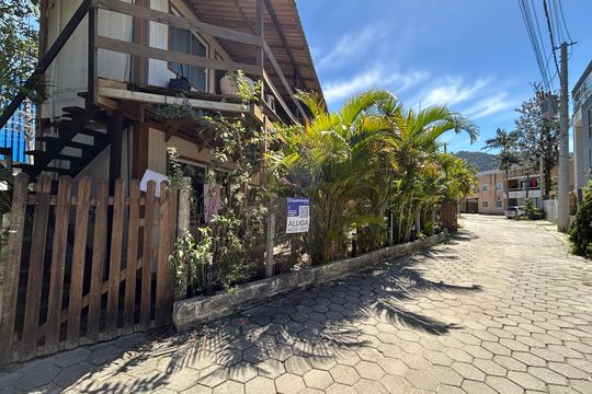 Fachada de casa para alugar com 1 quarto, 55m² em Rio Tavares, Florianópolis