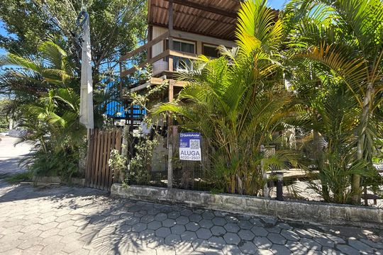 Fachada de casa para alugar com 1 quarto, 55m² em Rio Tavares, Florianópolis