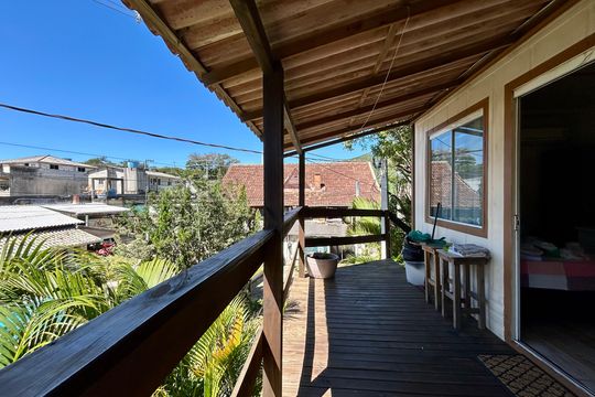 Varanda de casa para alugar com 1 quarto, 55m² em Rio Tavares, Florianópolis