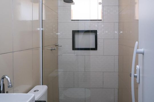 Banheiro de apartamento para alugar com 2 quartos, 65m² em Vila Emil, Mesquita