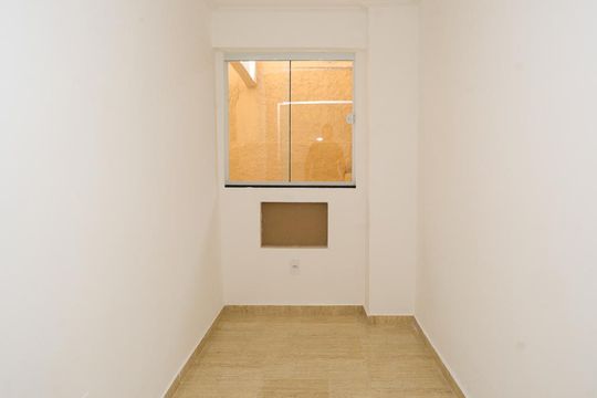 Escritório de apartamento para alugar com 2 quartos, 65m² em Vila Emil, Mesquita