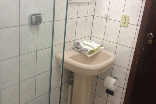 Banheiro de casa à venda com 5 quartos, 200m² em Jardim Imperial, São Paulo