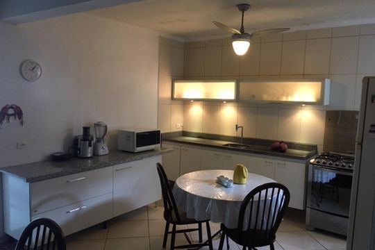 Cozinha de casa à venda com 5 quartos, 200m² em Jardim Imperial, São Paulo