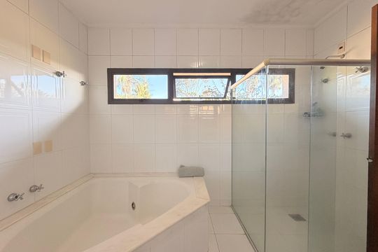 Banheiro da Suíte Master de casa de condomínio à venda com 5 quartos, 660m² em Jardim Novo Mundo, Jundiaí