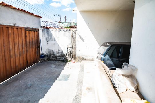 Casa à venda com 2 quartos, 480m² em Planalto, Belo Horizonte