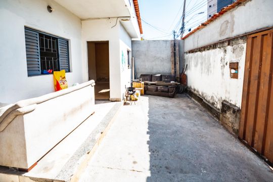 Casa à venda com 2 quartos, 480m² em Planalto, Belo Horizonte