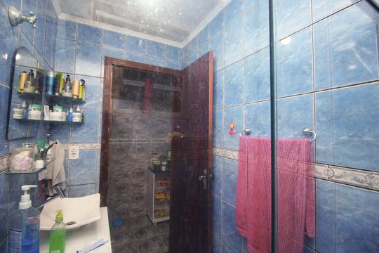 Banheiro de casa à venda com 2 quartos, 125m² em Parque Marajoara, Santo André
