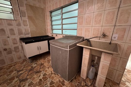 Área de Serviço de casa à venda com 4 quartos, 182m² em Aliança, Osasco
