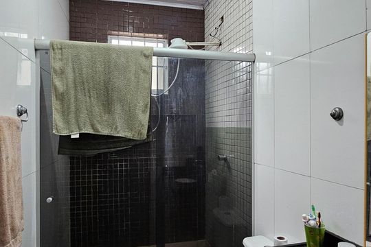 Banheiro de casa à venda com 2 quartos, 130m² em Padroeira, Osasco