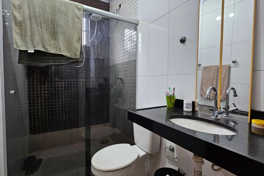 Banheiro de casa à venda com 2 quartos, 130m² em Padroeira, Osasco