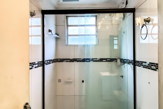 Banheiron de apartamento à venda com 2 quartos, 68m² em Jardim Santa Teresinha, São Paulo