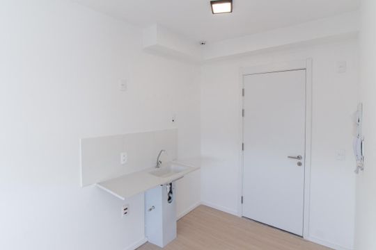 Cozinha de kitnet/studio para alugar com 1 quarto, 17m² em Vila Nilo, São Paulo