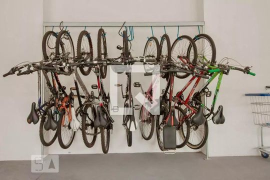 Bicicletário  de apartamento para alugar com 2 quartos, 58m² em Vila Rosalia, Guarulhos