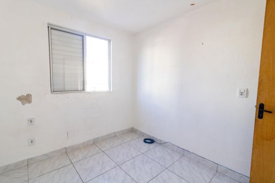 Quarto 1 de apartamento para alugar com 2 quartos, 42m² em São José, Porto Alegre