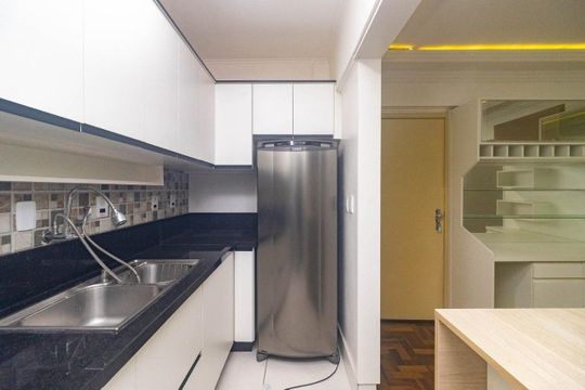 Cozinha de apartamento à venda com 3 quartos, 68m² em Azenha, Porto Alegre
