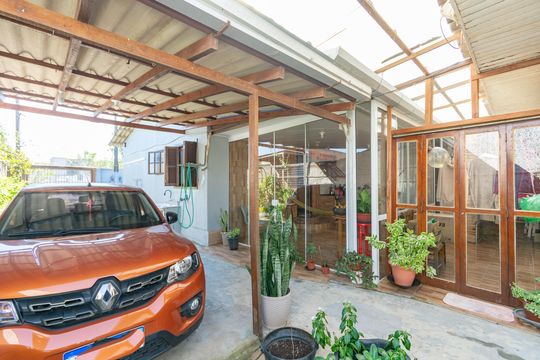 Casa à venda com 2 quartos, 88m² em Rio Branco, Canoas