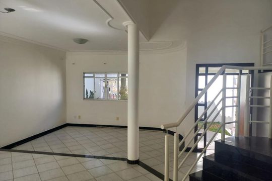 Corredor de casa para alugar com 4 quartos, 239m² em Morada da Colina, Uberlândia