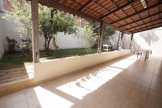 Casa à venda com 4 quartos, 143m² em Residencial Alice Barbosa, Goiânia